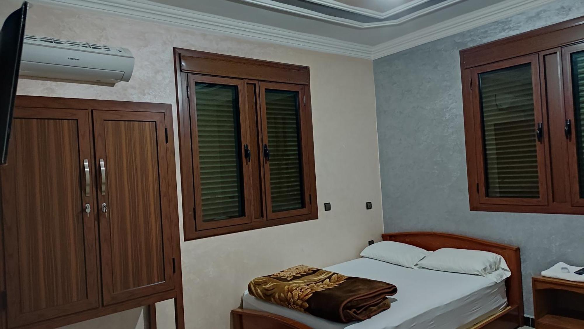 Iazal Hotel Уарзазат Экстерьер фото
